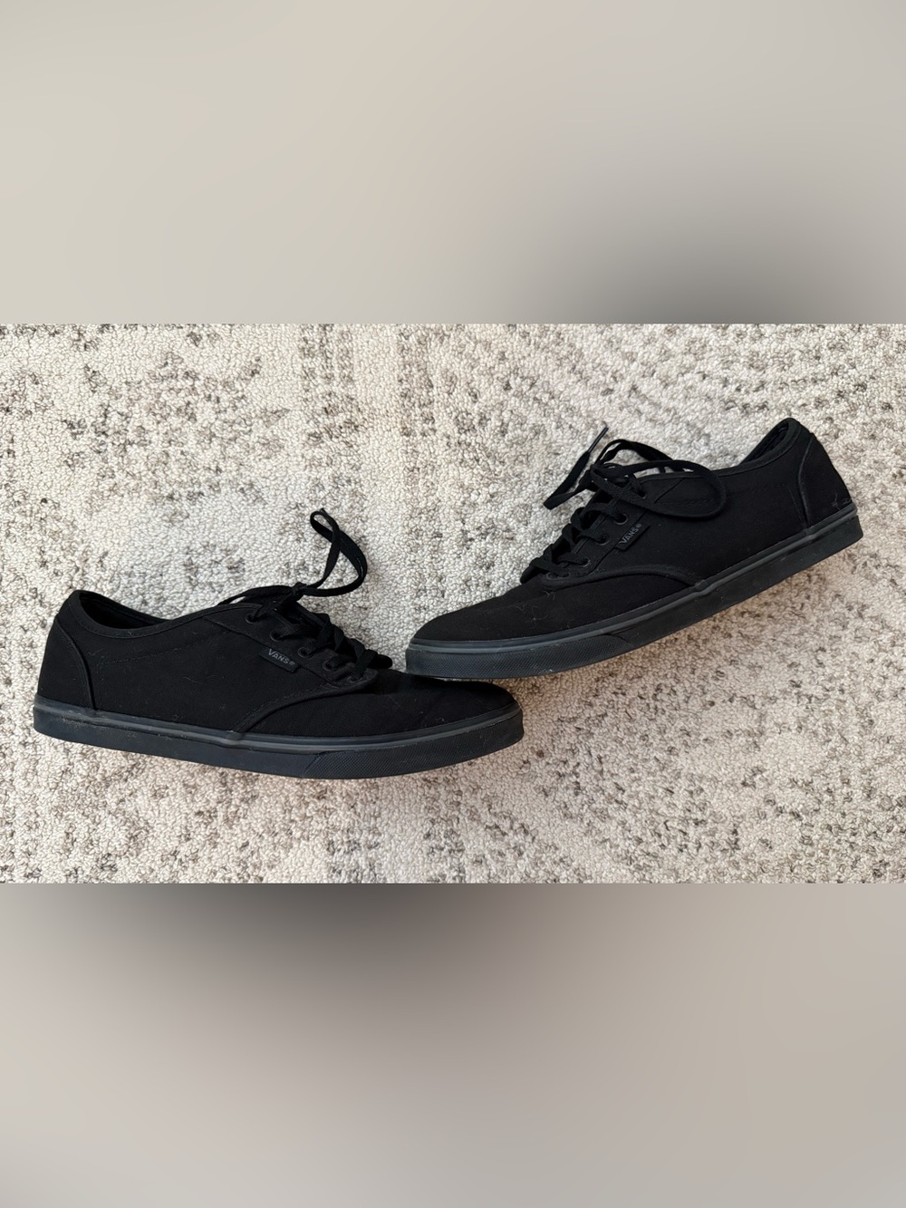 Vans Ladies Black Low Tops Sz 9.5